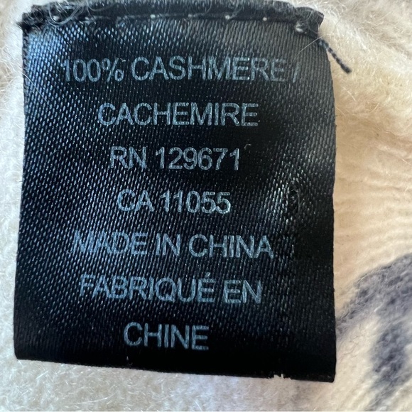 Skull Cashmere Riley Skull Graphic V Neck Long Sleeve Cozy Sweater Women’s Small - Picture 12 of 14